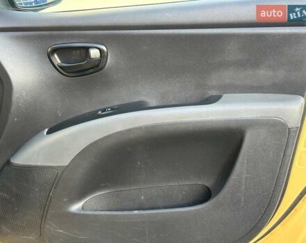 Желтый Хендай и10, объемом двигателя 1.1 л и пробегом 99 тыс. км за 6440 $, фото 19 на Automoto.ua