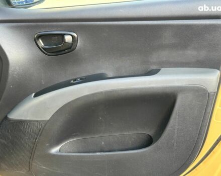 Желтый Хендай и10, объемом двигателя 1.1 л и пробегом 99 тыс. км за 6440 $, фото 19 на Automoto.ua