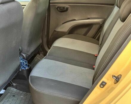 Желтый Хендай и10, объемом двигателя 1.1 л и пробегом 99 тыс. км за 6440 $, фото 11 на Automoto.ua