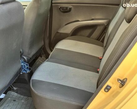 Желтый Хендай и10, объемом двигателя 1.1 л и пробегом 99 тыс. км за 6440 $, фото 11 на Automoto.ua