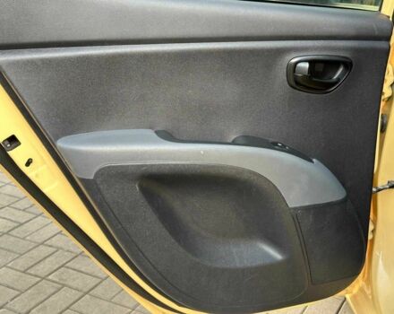 Желтый Хендай и10, объемом двигателя 1.1 л и пробегом 99 тыс. км за 6440 $, фото 12 на Automoto.ua