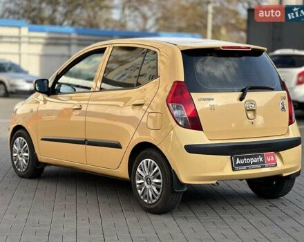 Желтый Хендай и10, объемом двигателя 1.1 л и пробегом 99 тыс. км за 6440 $, фото 6 на Automoto.ua