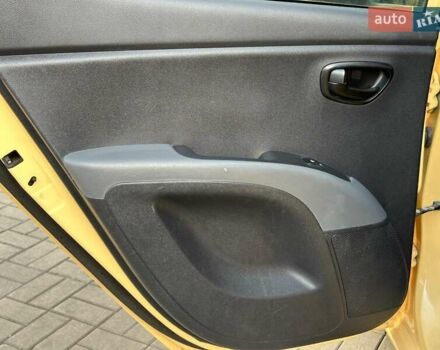 Желтый Хендай и10, объемом двигателя 1.1 л и пробегом 99 тыс. км за 6440 $, фото 12 на Automoto.ua