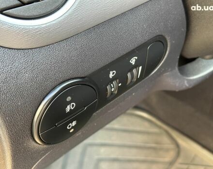 Желтый Хендай и10, объемом двигателя 1.1 л и пробегом 99 тыс. км за 6440 $, фото 10 на Automoto.ua