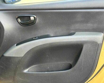 Желтый Хендай и10, объемом двигателя 1.1 л и пробегом 99 тыс. км за 6440 $, фото 19 на Automoto.ua