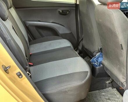 Желтый Хендай и10, объемом двигателя 1.1 л и пробегом 99 тыс. км за 6440 $, фото 13 на Automoto.ua