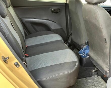 Желтый Хендай и10, объемом двигателя 1.1 л и пробегом 99 тыс. км за 6440 $, фото 13 на Automoto.ua