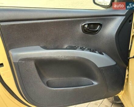 Желтый Хендай и10, объемом двигателя 1.1 л и пробегом 99 тыс. км за 6440 $, фото 8 на Automoto.ua