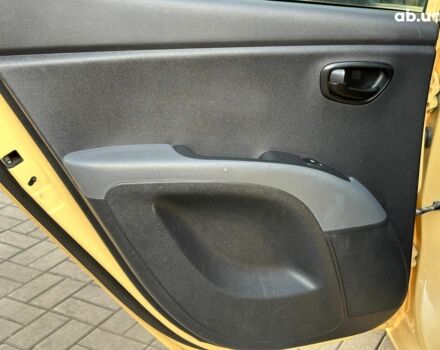 Желтый Хендай и10, объемом двигателя 1.1 л и пробегом 99 тыс. км за 6440 $, фото 12 на Automoto.ua