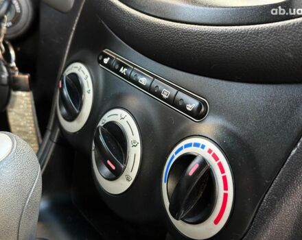 Желтый Хендай и10, объемом двигателя 1.1 л и пробегом 99 тыс. км за 6440 $, фото 20 на Automoto.ua