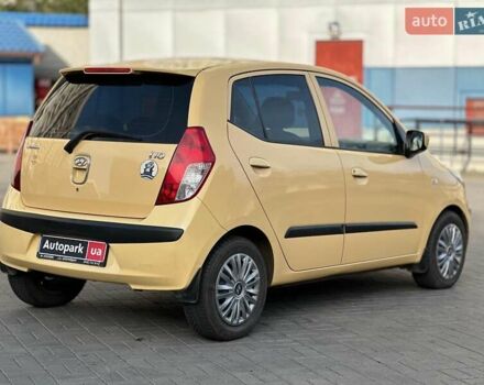 Желтый Хендай и10, объемом двигателя 1.1 л и пробегом 99 тыс. км за 6440 $, фото 4 на Automoto.ua