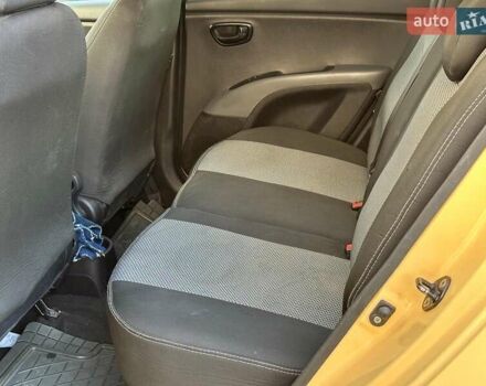 Желтый Хендай и10, объемом двигателя 1.1 л и пробегом 99 тыс. км за 6440 $, фото 11 на Automoto.ua