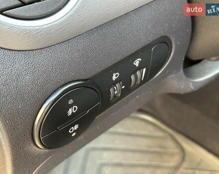 Желтый Хендай и10, объемом двигателя 1.1 л и пробегом 99 тыс. км за 6440 $, фото 9 на Automoto.ua