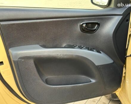 Желтый Хендай и10, объемом двигателя 1.1 л и пробегом 99 тыс. км за 6440 $, фото 8 на Automoto.ua