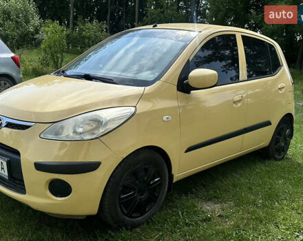 Желтый Хендай и10, объемом двигателя 1.2 л и пробегом 243 тыс. км за 4000 $, фото 1 на Automoto.ua