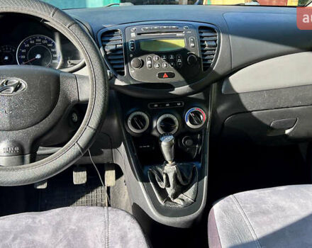 Серый Хендай и10, объемом двигателя 1.25 л и пробегом 140 тыс. км за 4600 $, фото 5 на Automoto.ua
