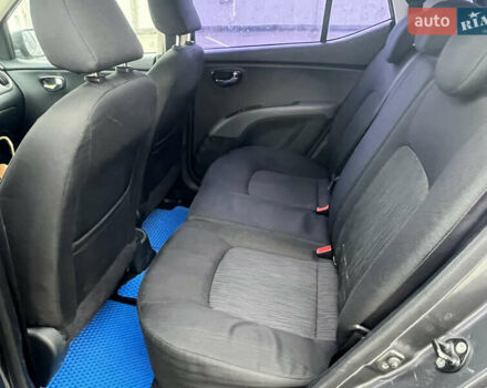 Серый Хендай и10, объемом двигателя 1.25 л и пробегом 240 тыс. км за 5600 $, фото 22 на Automoto.ua