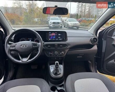 Сірий Хендай і10, об'ємом двигуна 1.2 л та пробігом 19 тис. км за 16500 $, фото 4 на Automoto.ua