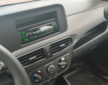 Серый Хендай и10, объемом двигателя 1 л и пробегом 3 тыс. км за 18000 $, фото 2 на Automoto.ua