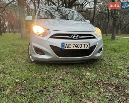 Серый Хендай и10, объемом двигателя 1.09 л и пробегом 96 тыс. км за 5599 $, фото 1 на Automoto.ua