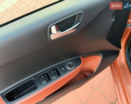 Хендай и10 2014 в Харькове на Automoto.ua Оранжевый Хендай и10, объемом двигателя 1.25 л и пробегом 150 тыс. км за 7999 $, фото 15 на Automoto.ua