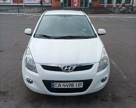 Белый Хендай и20, объемом двигателя 1.4 л и пробегом 175 тыс. км за 5500 $, фото 1 на Automoto.ua