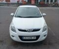 Белый Хендай и20, объемом двигателя 1.4 л и пробегом 175 тыс. км за 5500 $, фото 1 на Automoto.ua