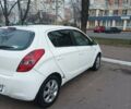 Белый Хендай и20, объемом двигателя 1.4 л и пробегом 175 тыс. км за 5500 $, фото 5 на Automoto.ua