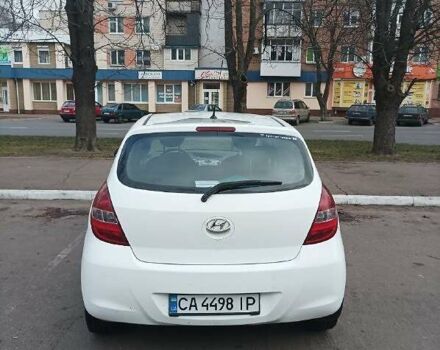 Белый Хендай и20, объемом двигателя 1.4 л и пробегом 175 тыс. км за 5500 $, фото 4 на Automoto.ua