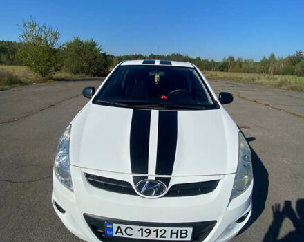 Білий Хендай і20, об'ємом двигуна 1.25 л та пробігом 130 тис. км за 3700 $, фото 1 на Automoto.ua