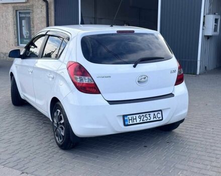 Белый Хендай и20, объемом двигателя 1.4 л и пробегом 175 тыс. км за 4600 $, фото 3 на Automoto.ua