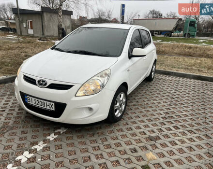Белый Хендай и20, объемом двигателя 1.25 л и пробегом 102 тыс. км за 5700 $, фото 1 на Automoto.ua