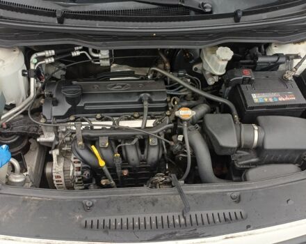 Белый Хендай и20, объемом двигателя 1.2 л и пробегом 148 тыс. км за 5400 $, фото 7 на Automoto.ua