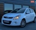 Белый Хендай и20, объемом двигателя 1.2 л и пробегом 176 тыс. км за 4600 $, фото 1 на Automoto.ua