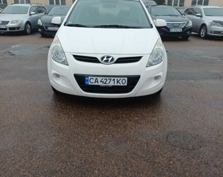 Белый Хендай и20, объемом двигателя 1.2 л и пробегом 148 тыс. км за 5400 $, фото 1 на Automoto.ua