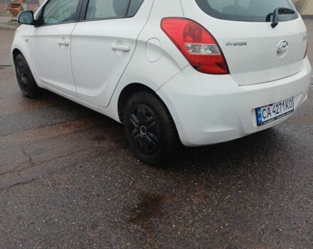 Белый Хендай и20, объемом двигателя 1.2 л и пробегом 148 тыс. км за 5400 $, фото 3 на Automoto.ua