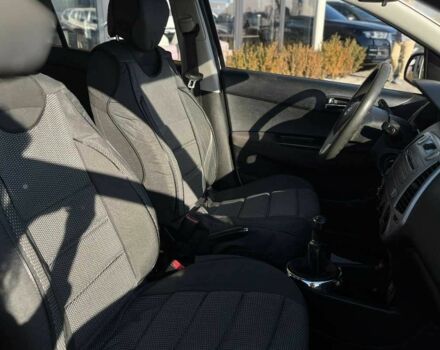 Белый Хендай и20, объемом двигателя 1.2 л и пробегом 242 тыс. км за 4600 $, фото 22 на Automoto.ua