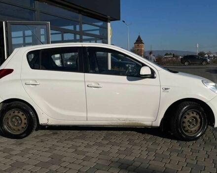 Белый Хендай и20, объемом двигателя 1.2 л и пробегом 242 тыс. км за 4600 $, фото 7 на Automoto.ua