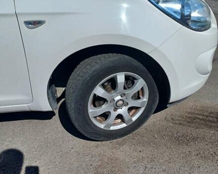 Белый Хендай и20, объемом двигателя 1.2 л и пробегом 147 тыс. км за 5300 $, фото 8 на Automoto.ua