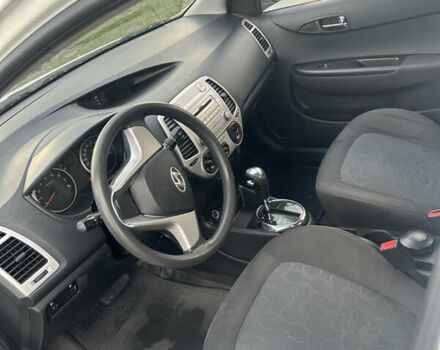 Белый Хендай и20, объемом двигателя 1.4 л и пробегом 93 тыс. км за 8200 $, фото 5 на Automoto.ua