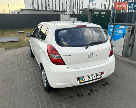 Белый Хендай и20, объемом двигателя 1.4 л и пробегом 93 тыс. км за 8200 $, фото 3 на Automoto.ua