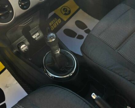 Белый Хендай и20, объемом двигателя 1.2 л и пробегом 242 тыс. км за 4600 $, фото 18 на Automoto.ua