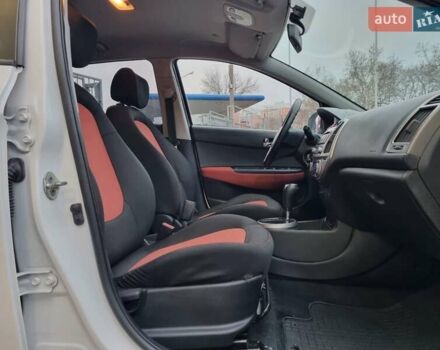 Белый Хендай и20, объемом двигателя 1.4 л и пробегом 128 тыс. км за 7900 $, фото 32 на Automoto.ua