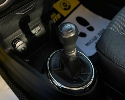 Белый Хендай и20, объемом двигателя 1.2 л и пробегом 242 тыс. км за 4600 $, фото 19 на Automoto.ua