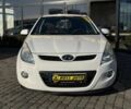 Белый Хендай и20, объемом двигателя 1.2 л и пробегом 242 тыс. км за 4600 $, фото 1 на Automoto.ua