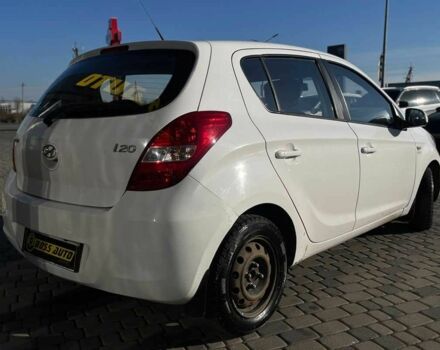Белый Хендай и20, объемом двигателя 1.2 л и пробегом 242 тыс. км за 4600 $, фото 6 на Automoto.ua