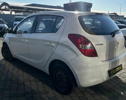 Белый Хендай и20, объемом двигателя 1.2 л и пробегом 242 тыс. км за 4600 $, фото 4 на Automoto.ua