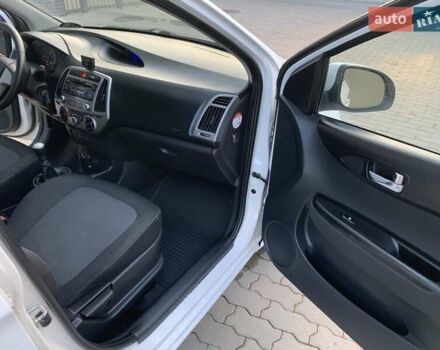 Білий Хендай і20, об'ємом двигуна 1.3 л та пробігом 290 тис. км за 3850 $, фото 7 на Automoto.ua