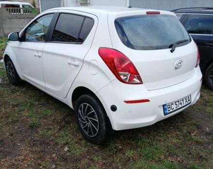 Білий Хендай і20, об'ємом двигуна 1.25 л та пробігом 218 тис. км за 5500 $, фото 4 на Automoto.ua