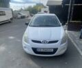 Белый Хендай и20, объемом двигателя 1.2 л и пробегом 250 тыс. км за 3313 $, фото 1 на Automoto.ua